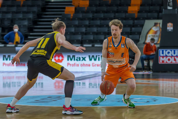 激烈交锋 激烈交锋